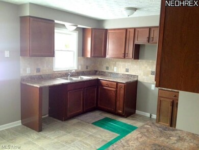 25640 Glenbrook Blvd, Euclid, OH 44117 - photo 3