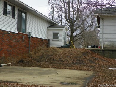 1639 Sandusky Rd, Jacksonville, IL 62650 - photo 2