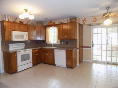 9 Tamarack Path, Easton, PA 18045 - photo 4