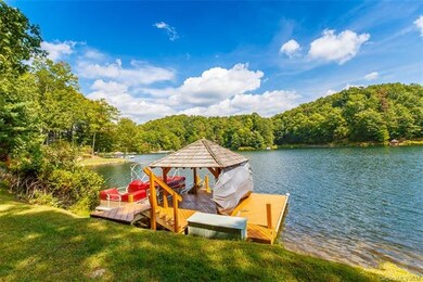 Spacious, covered, private dock on the banks of La