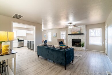 1600 N Hickory Ct, Broken Arrow, OK 74012 - photo 6