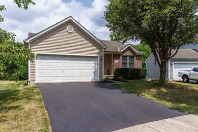 4586 Trickle Creek Ln, Columbus, OH 43228 - photo 3