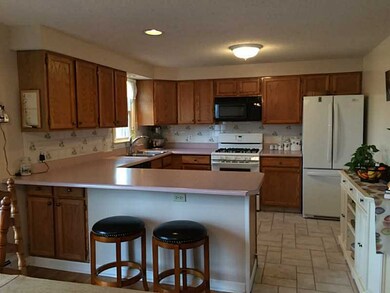 104 Gossets Turn Dr, Middletown, RI 02842 - photo 7