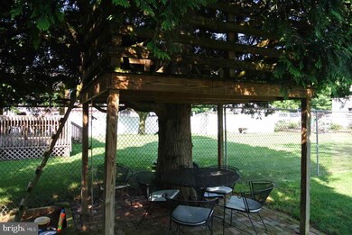 1537 E Chocolate Ave, Hershey, PA 17033 - photo 3