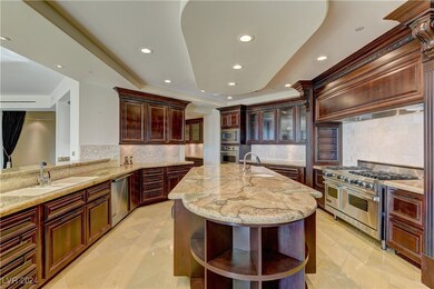 Viking Appliances Butlers pantry, walk in pantry