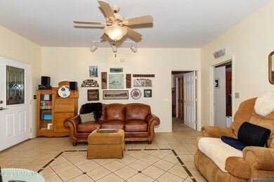 004_Living Room