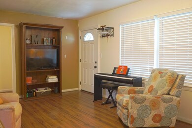 723 Dezso Dr, Alvin, TX 77511 - photo 6