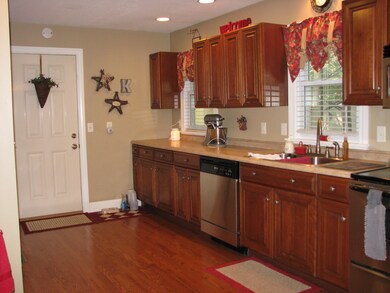 305 S Embarras Ave, Tuscola, IL 61953 - photo 6