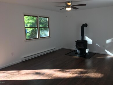 8878 Robinhood Dr, Kunkletown, PA 18058 - photo 3