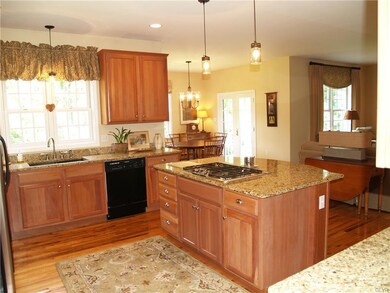 4887 Harvest Ln, Zionsville, PA 18092 - photo 7