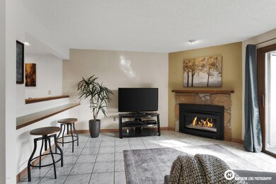 10_LivingWide