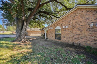 600 E Stone St unit B, Brenham, TX 77833 - photo 6