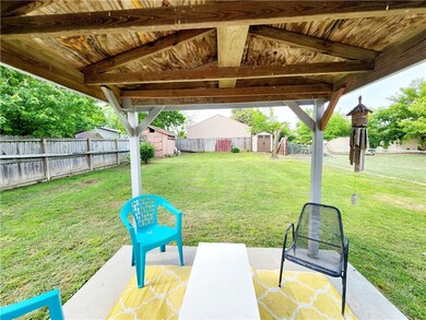 1013 W Linden St, Rogers, AR 72756 - photo 3