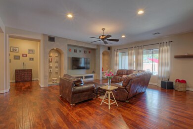 3110 E Lo-004-15-Living Ro-MLS_Size