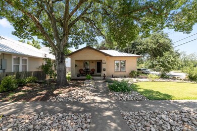 317 W San Antonio St, Fredericksburg, TX 78624 - photo 2