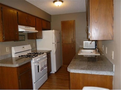 Small but efficient kitchen, granite counter tops