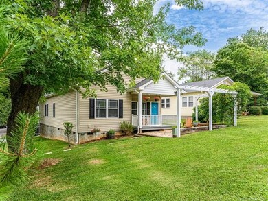 122 Round Top Rd, Asheville, NC 28803 - photo 2