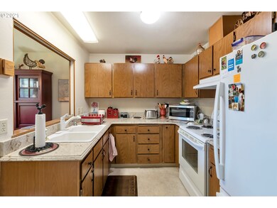 575 N Douglas Ln, Canby, OR 97013 - photo 6