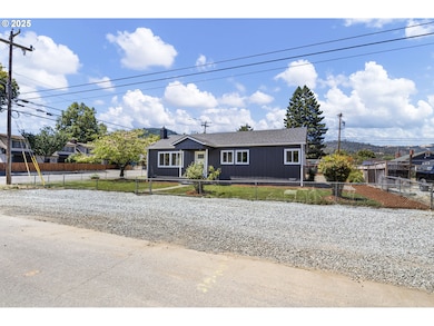 514 E 2nd Ave, Riddle, OR 97469 - photo 2