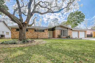 107 N Jane St, Alvin, TX 77511 - photo 2