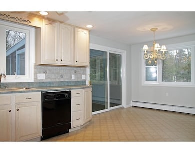 19 Gordon Dr, Londonderry, NH 03053 - photo 4