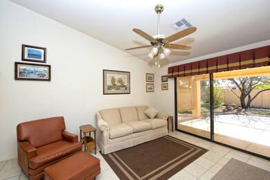 007_Family Room