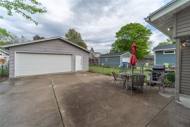 2321 46th St, Des Moines, IA 50310 - photo 3