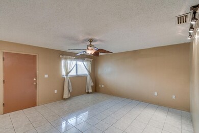 05_201CocoaIslesBlvd4-5_mls