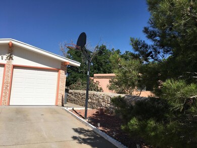 10305 Darin Rd, El Paso, TX 79925 - photo 3