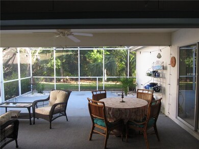 Oversize lanai. Perfect to entertain