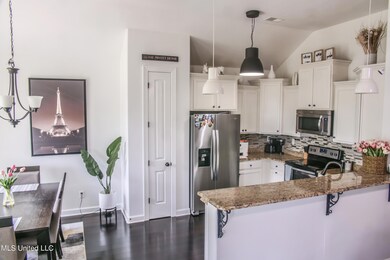 3053PinetreeLoopCv(7of40)