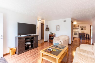 811 Eliots Oak Rd, Columbus, OH 43228 - photo 4