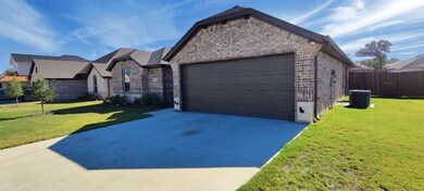 932 E 5th St, Springtown, TX 76082 - photo 3