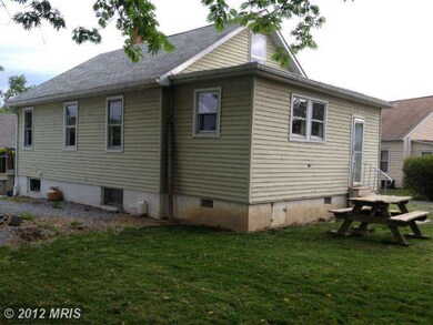 365 Crawford St, Strasburg, VA 22657 - photo 4