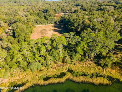 301 N West St, Interlachen, FL