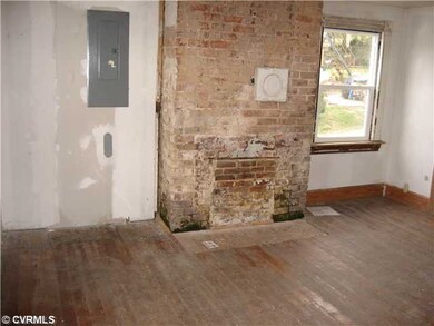 Dining Room - COULD BE DNE/FAMILY ROOM!  FLUE!!