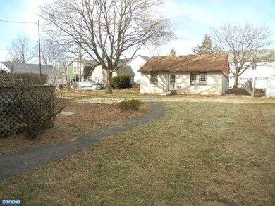 221 Franklin St, Quakertown, PA 18951 - photo 2