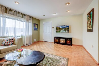 06-Family Room