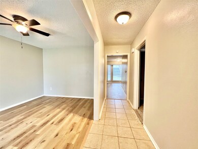 307 Sycamore St, Alvin, TX 77511 - photo 3