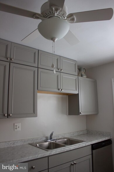 11 Wilfred Ct, Towson, MD 21204 - photo 5