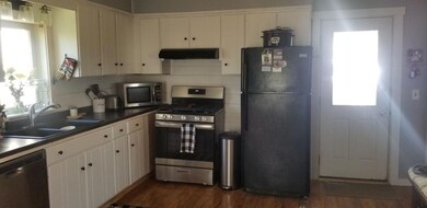 0331 kitchen stove and refrig