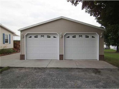 Parking Lot/Garage 2 Car Garage with bonus rooms