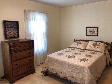 15 Wren Master Bedroom
