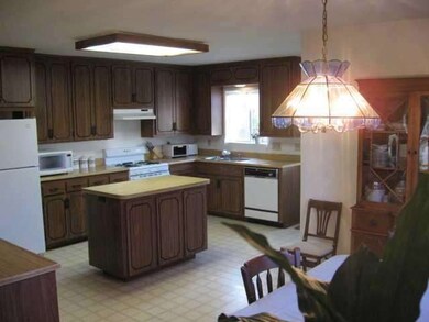 Eat-in Kitchen
