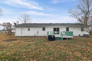 103 Middleton Rd, Iuka, IL 62849 - photo 7