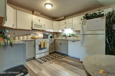 Kitchen:dining