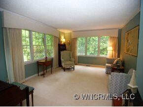 LOVELY LIVING ROOM