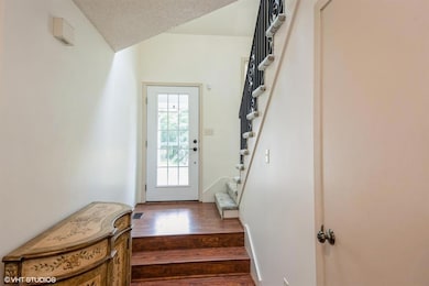 8008 Cobblestone Rd, Urbandale, IA 50322 - photo 2