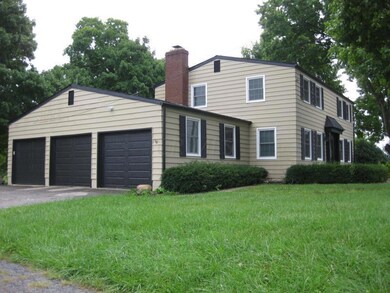 End Loading 3 Car Garage