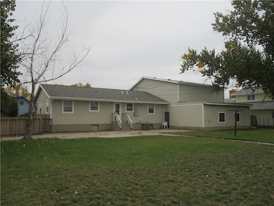 603 1st St S, Hardin, MT 59034 - photo 2